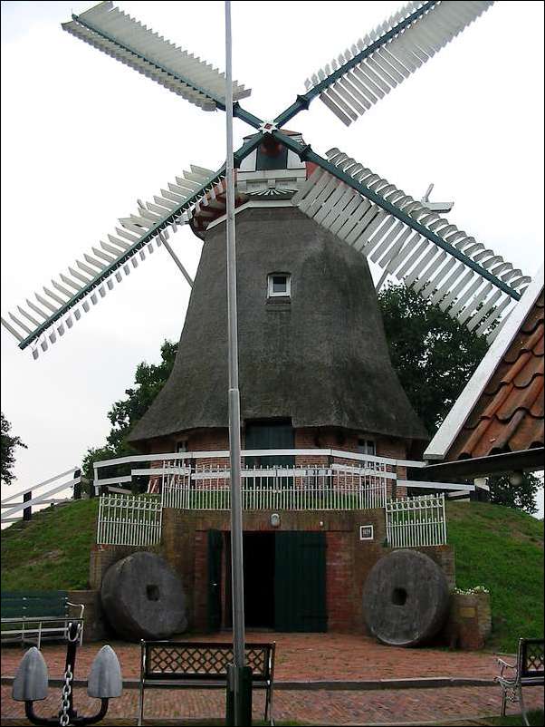 Eine einzigartige Windmühle in Rhauderfehn: Der Wallhollaender in Rhauderfehn Burlage bei Papenburg, 2008, Joachim Koslitz.